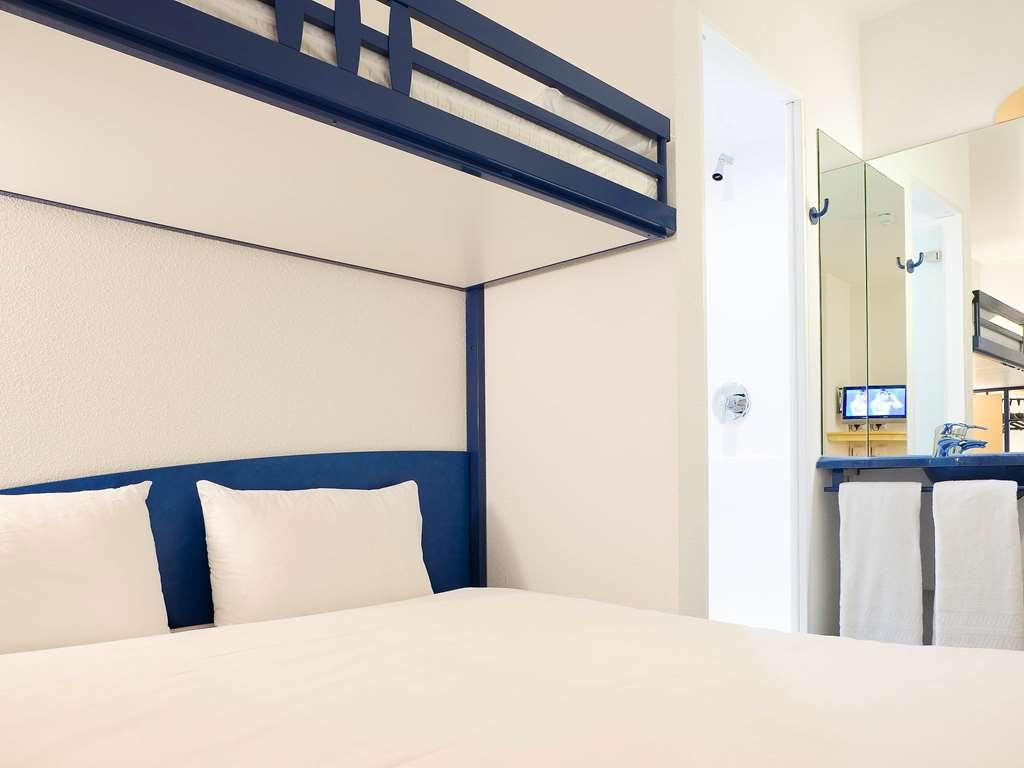 Ibis Budget Orly Chevilly Tram 7 Room photo